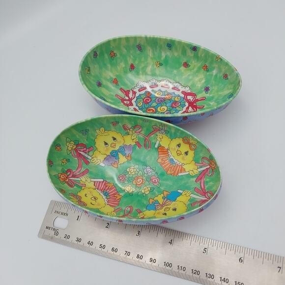 1980s CHICKS IN AN EGG 5" Covered Metal Easter Egg Tin w/ Decorative Inside - Picture 5 of 5